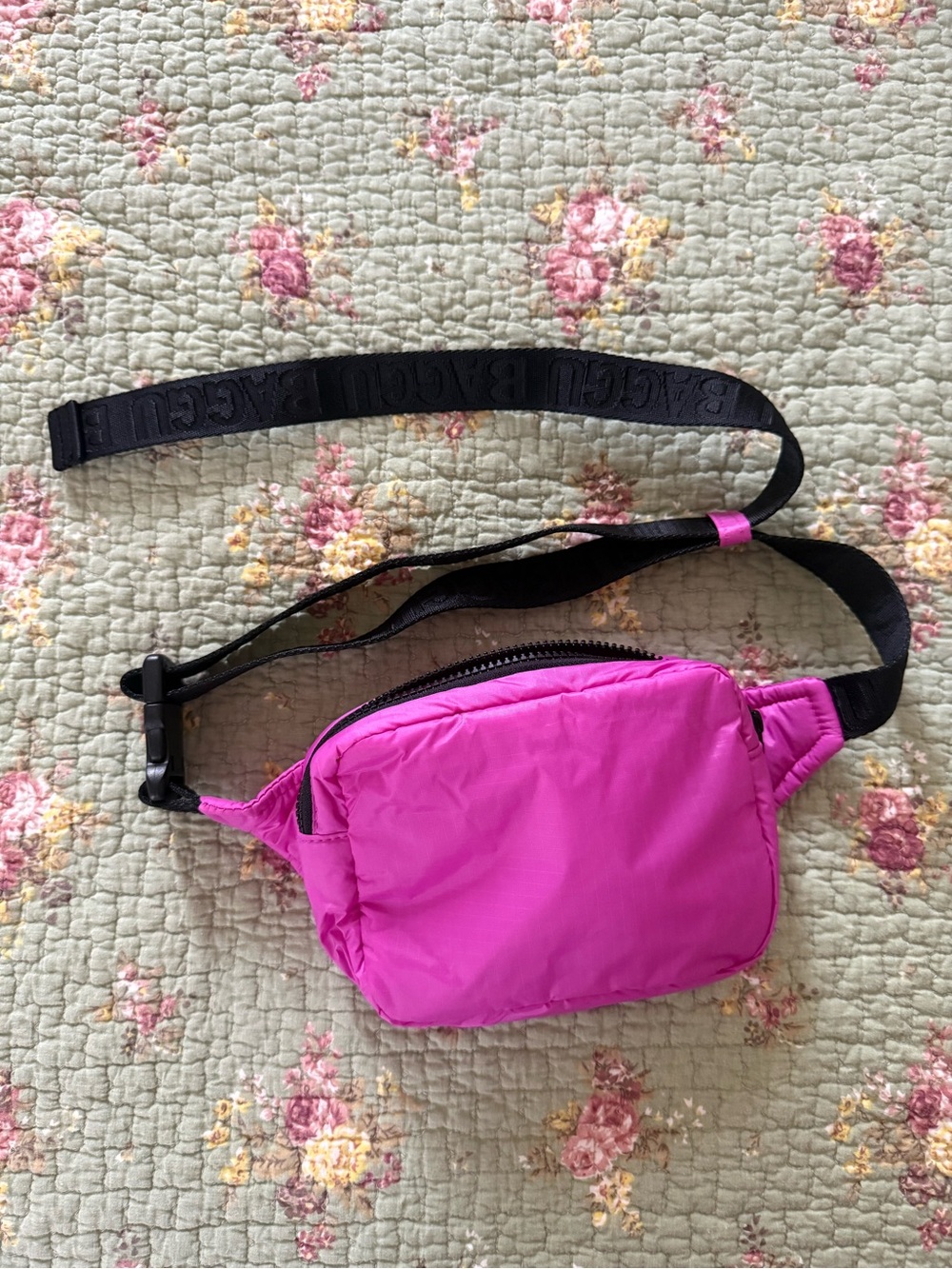 BAGGU Puffy Fanny Pack in Extra Pink
